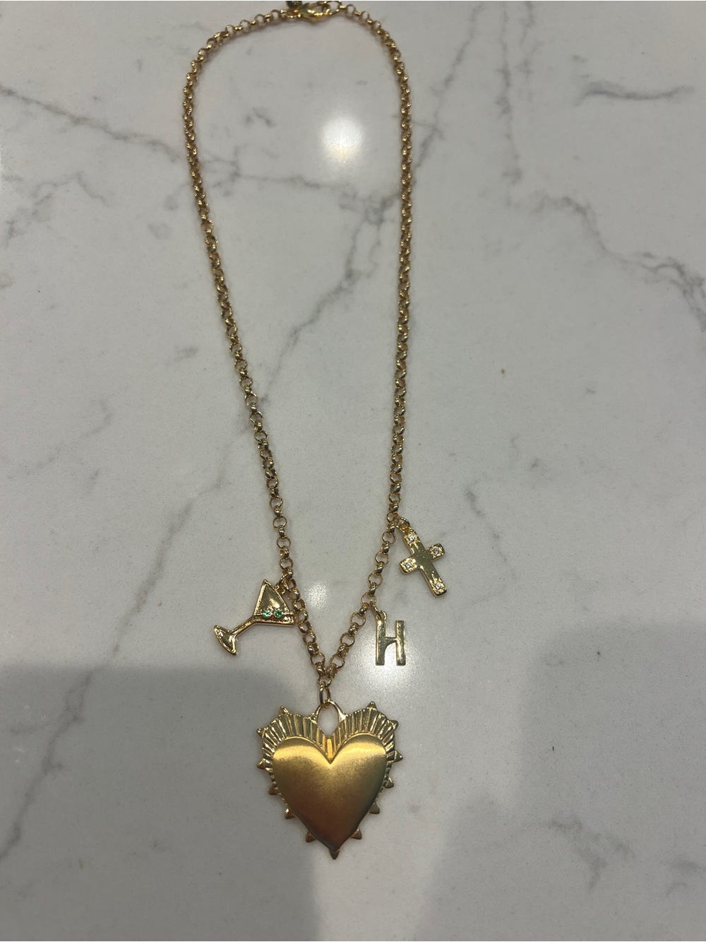 NWT Gold Hart Necklace